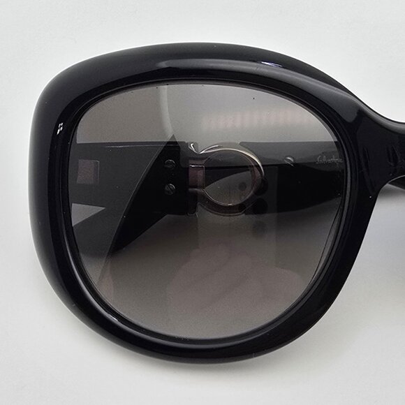 Salvatore Ferragamo SF727S 001 Black Frame Grey Gradient Lens Sunglasses w/ Case main image 8